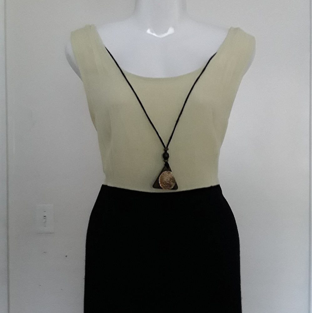 K STUDIO LADIES LONG DRESS. SIZE 14